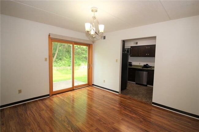 Dining Room - 122 Rivermont Ct