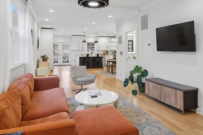 Foto del edificio - 5240 W Winnemac Ave