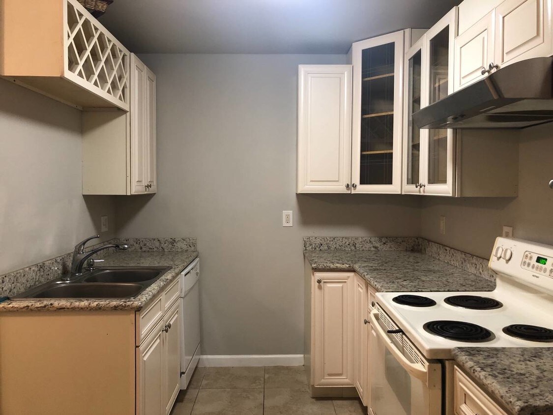 Kitchen - 420 Carrie Dr