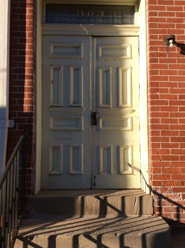 Foto del edificio - 1st Floor 2 Bedroom Apartment in York City SD