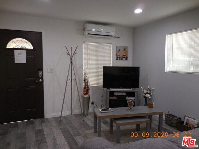 Foto del edificio - 4233 Lockwood Ave