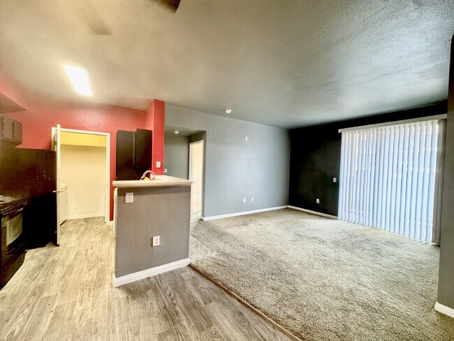 Foto del edificio - Ground Floor 2BD/2BA Condo in Gated Hender...
