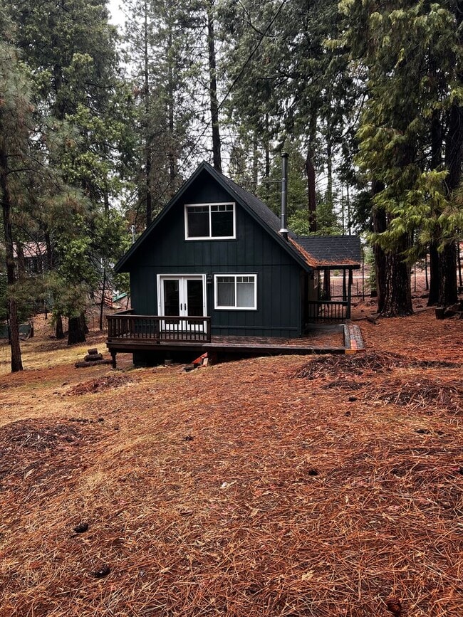 Building Photo - 25864 Sugar Pine Dr