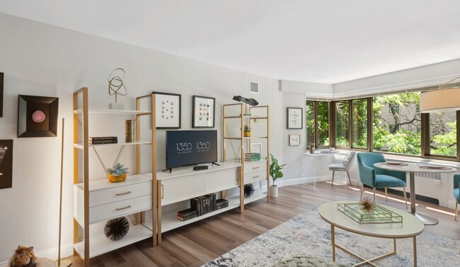 Foto del edificio - 1300 N Lake Shore Dr