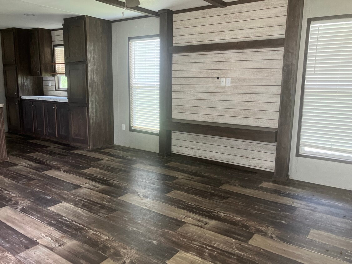 Building Photo - 200 Raider Ln