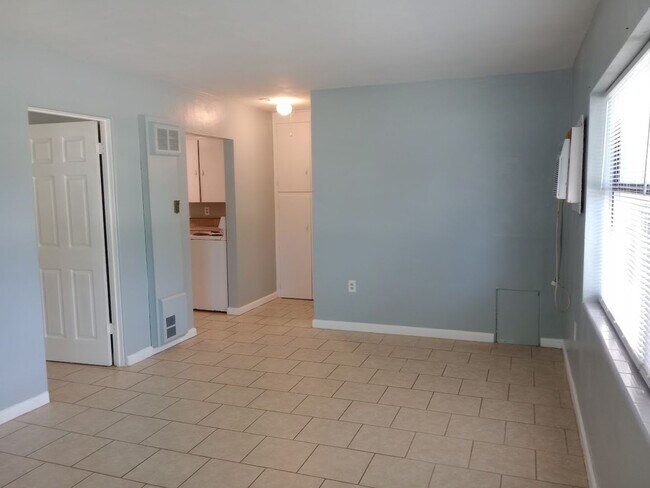 Building Photo - Cozy 1-Bedroom Single Family in Historic D...