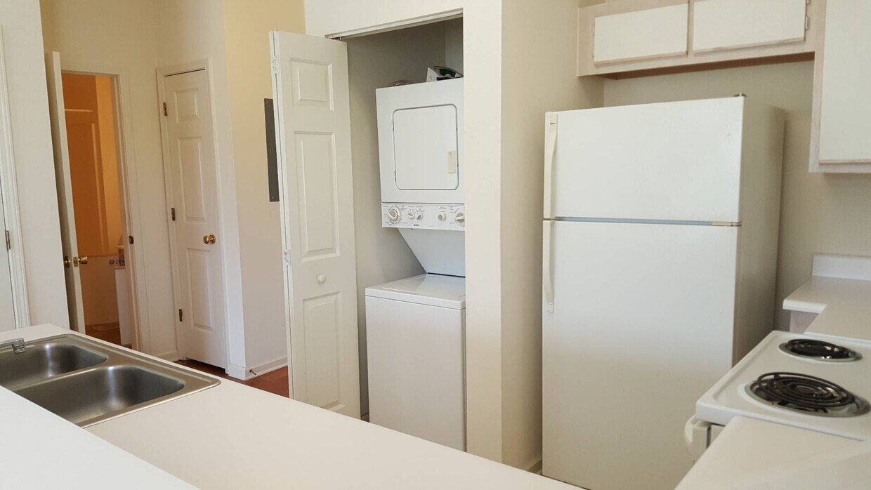 Primary Photo - Unfurnished 1 Bedroom Condo in Fairways