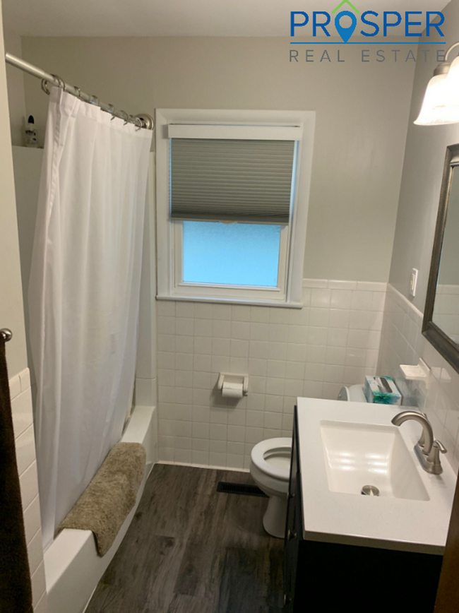 Building Photo - Beautiful 2 Bedroom house in Chippewa Falls