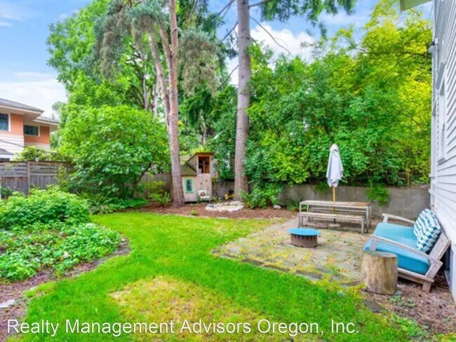 Building Photo - 3 br, 1.5 bath House - 3851 SE Woodward St.