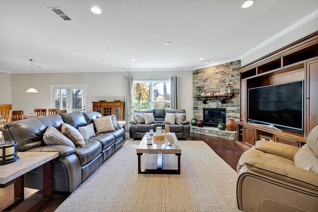 Foto del edificio - Sparkling clean 4 bedroom home in Spring H...