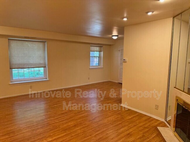 Building Photo - 4000 Gypsy Ln