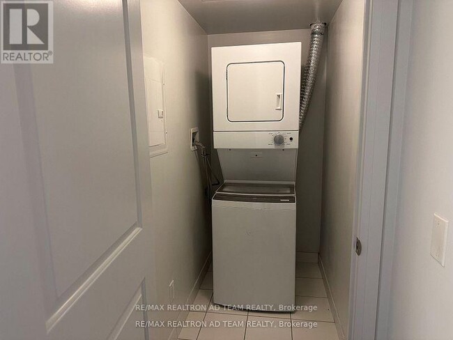 Building Photo - 30 Meadowglen Pl