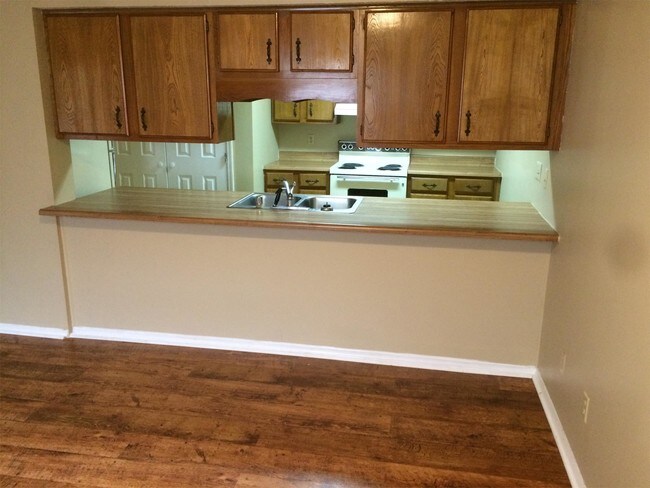 Building Photo - 1665 Foxhaven Dr
