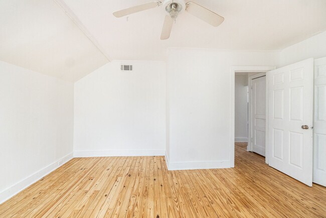 Foto del edificio - 705 Shelby Ave
