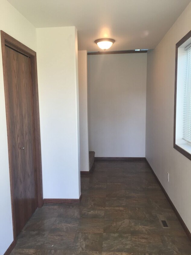 Building Photo - 3 Bed 3 Bath Twin Home