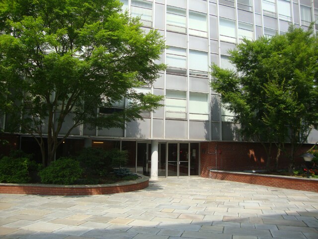 Building Photo - 80 Park St