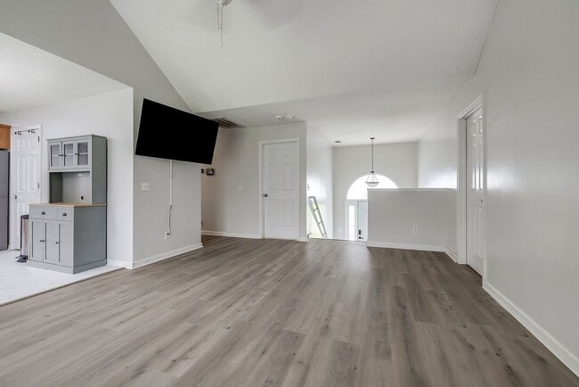 Building Photo - Spacious Home with Shop in Rincon!  No HOA!