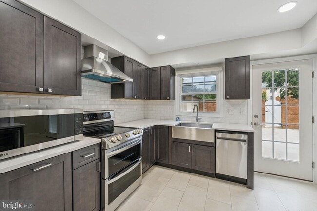 Building Photo - 6008 Waterbury Ct