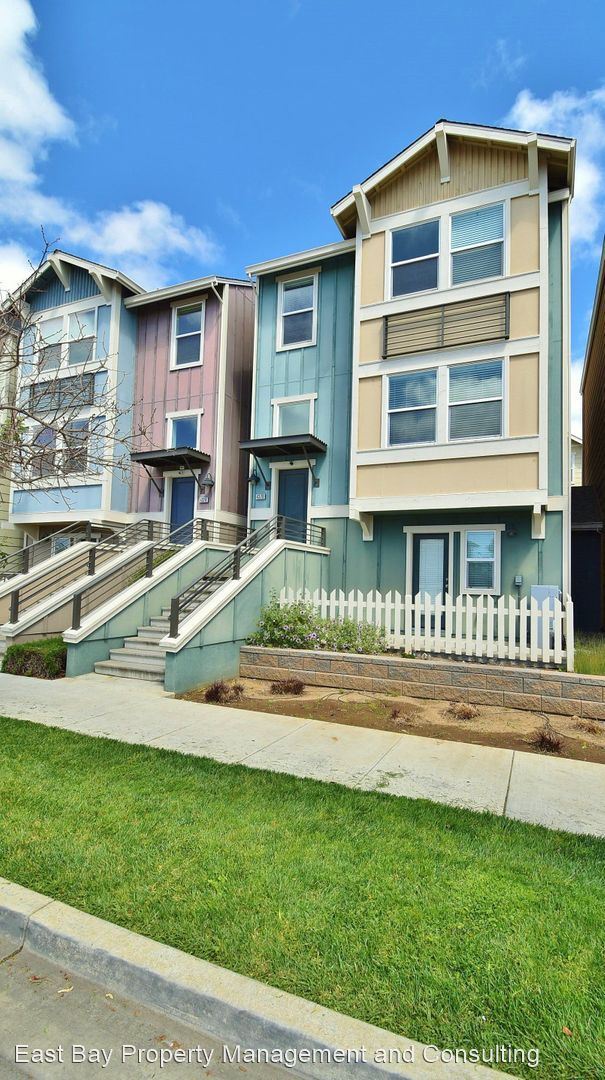 Building Photo - 4 br, 3.5 bath House - 4370 Hyde Cmn.