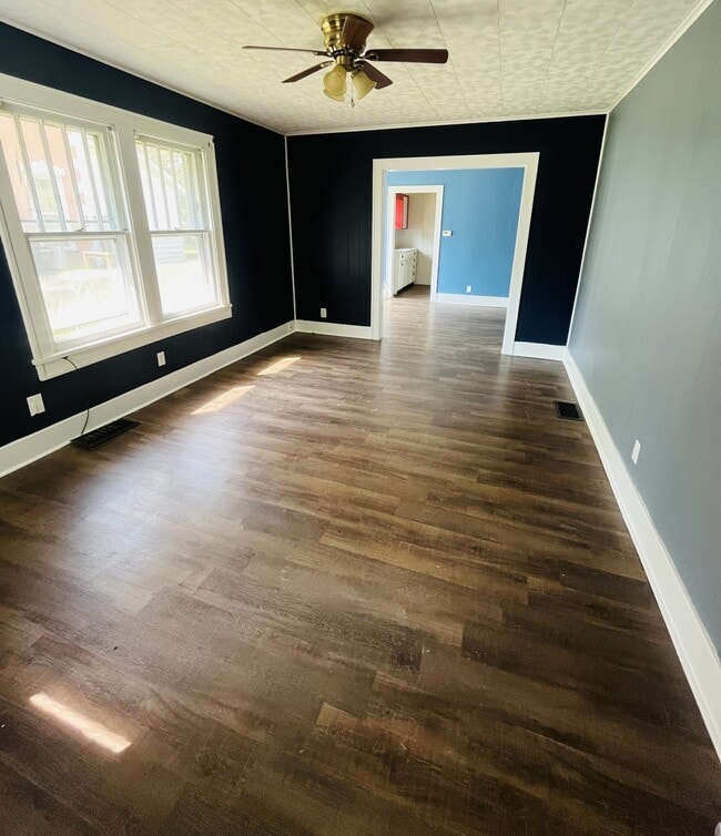 Building Photo - 215 S Kosciusko St