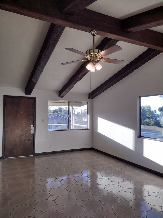 Building Photo - 2913 Roosevelt Ln