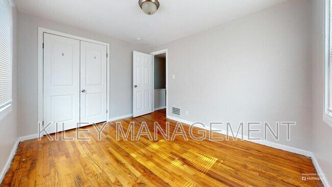 Foto del edificio - 8956 Rutherford St