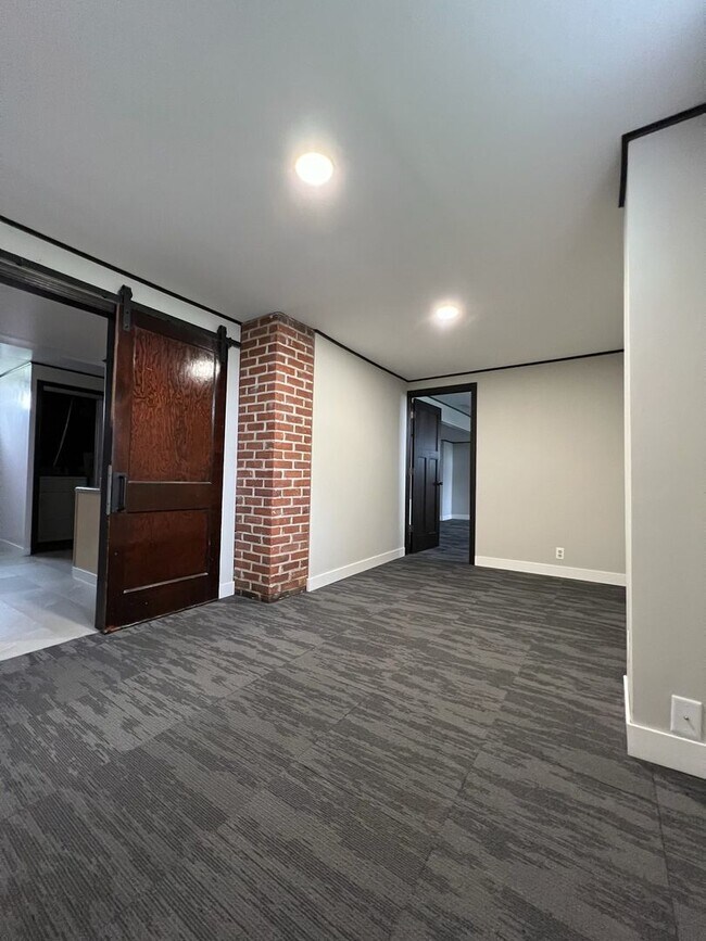 Foto del edificio - Large Single Family Home on the Southside
