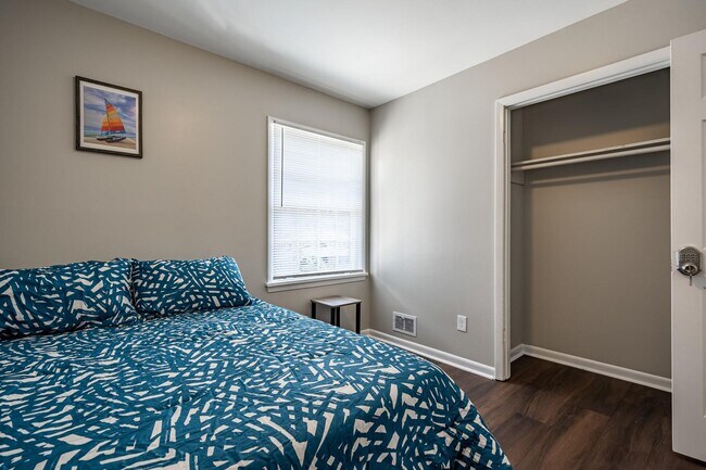 Foto del edificio - 2355 Sullivan Rd