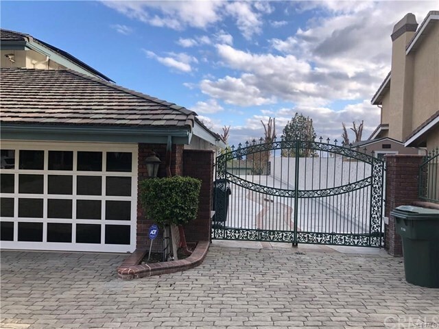Building Photo - 8065 Thoroughbred St