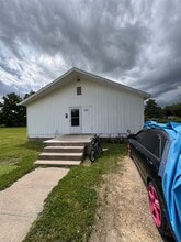 Building Photo - 1120 N Eisenhower Dr