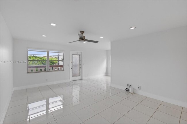 Building Photo - 228 Preston Way
