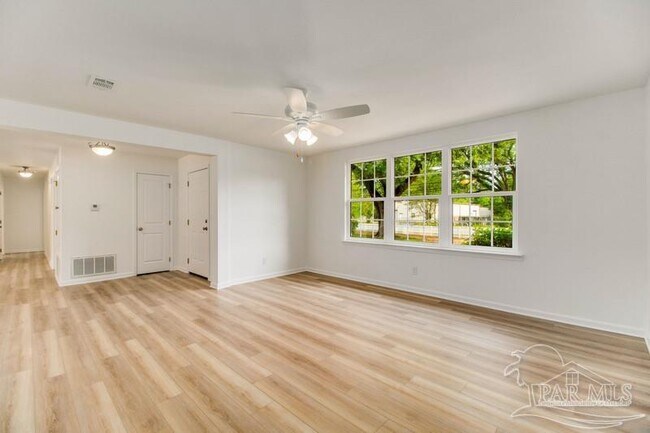 Foto del edificio - 2377 E Olive Rd