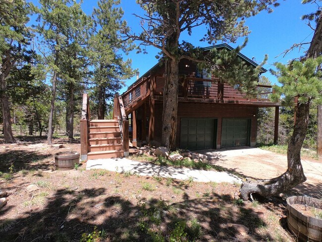 Building Photo - Mountain Cabin with Amazing Views!