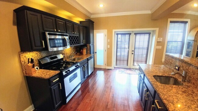 Foto del edificio - 819 Brooks Ln