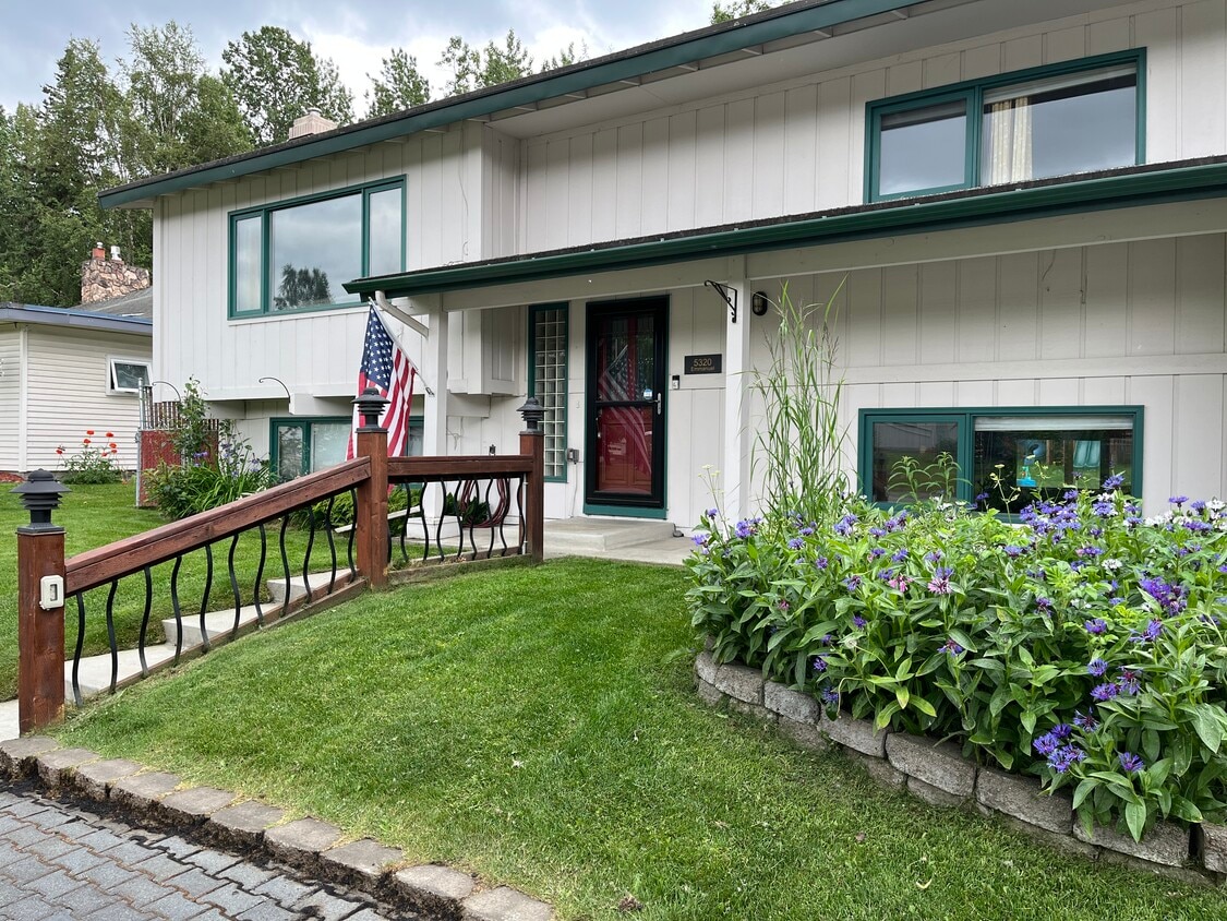 Primary Photo - 5320 Emmanuel Ave