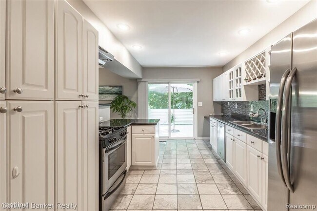 Building Photo - 5 br, 3 bath House - 724 N Center St