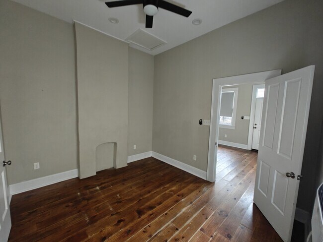 Building Photo - 915 Roch