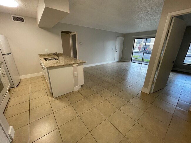 Foto del edificio - 5323 Summerlin Rd