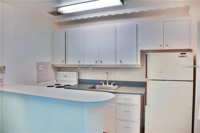 Building Photo - 2303 S Clewis Ct