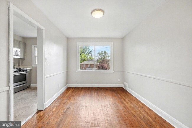 Building Photo - 828 St Dunstans Rd