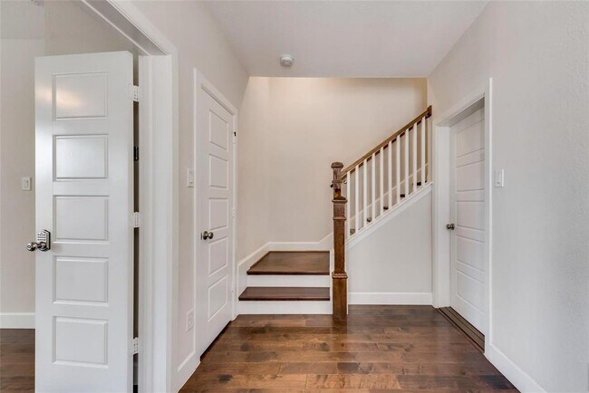 Foto del edificio - 1310 Branchwood Pl