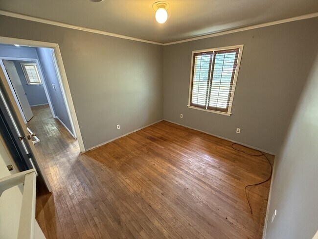 Building Photo - 3347 Bedford Ln