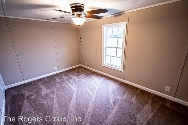 Foto del edificio - 3 br, 2 bath House - 32 Country Ln