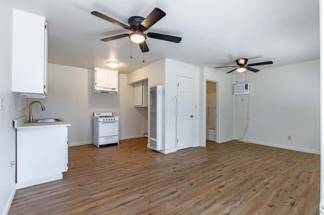 Building Photo - 522 Sierra Dr