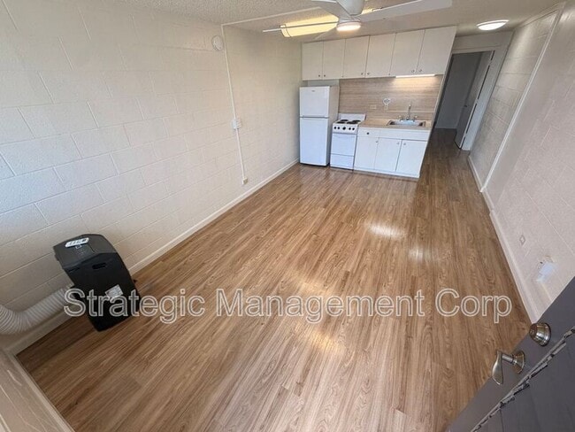Building Photo - 1301 Lusitana St