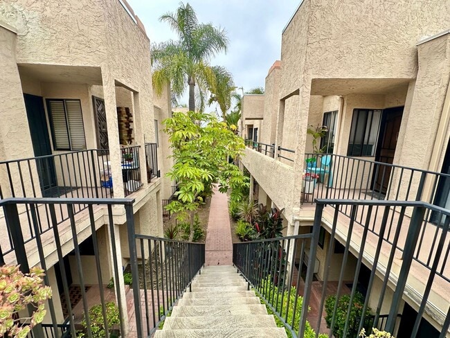 Building Photo - Beautiful 2 bedroom Condo off Adams Ave wi...
