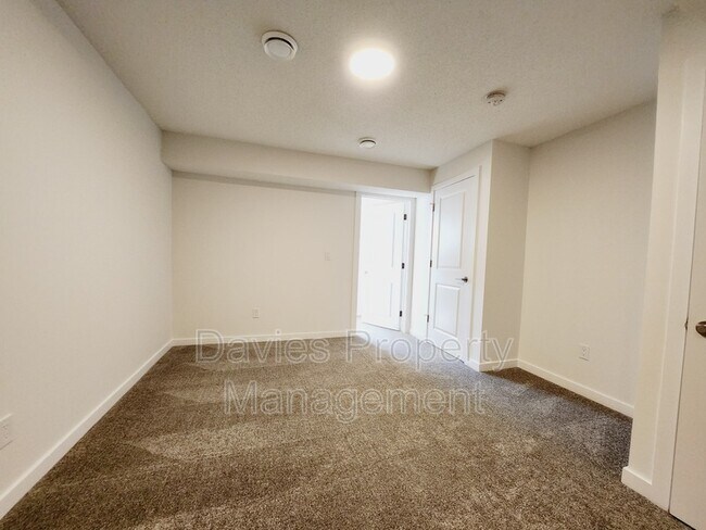 Building Photo - 5243 Edgemont Blvd NW