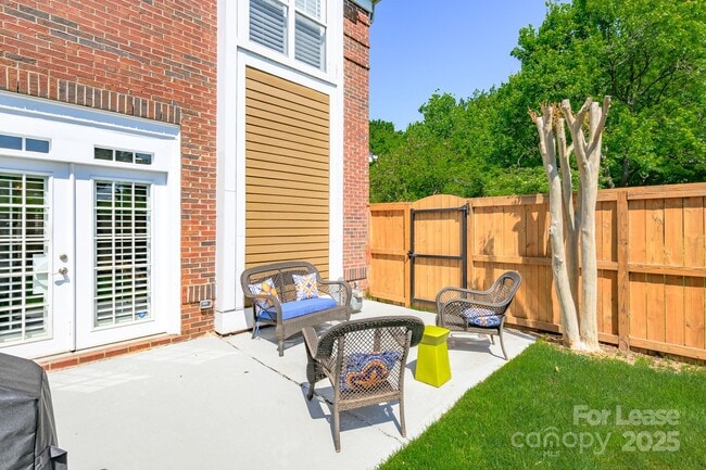 Building Photo - 18524 Mizzenmast Ave