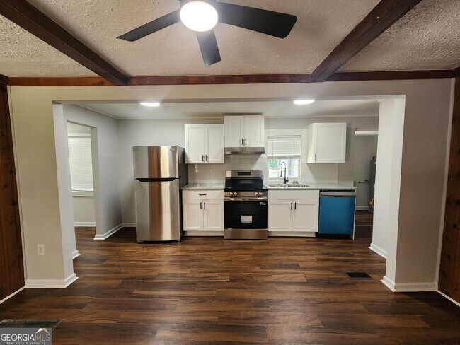 Foto del edificio - 4118 Fairview Dr