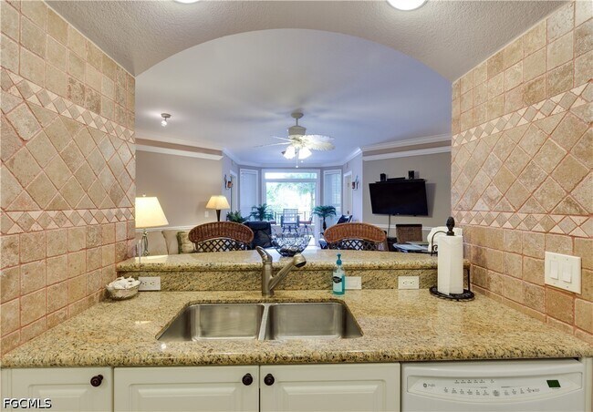 Foto del edificio - 2825 Palm Beach Blvd